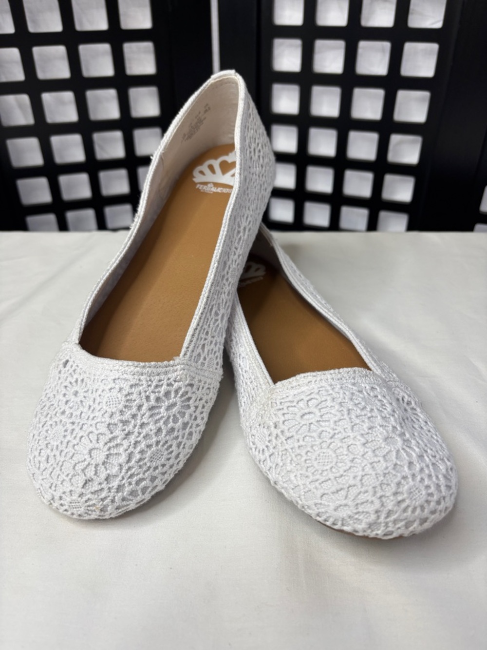 🤍 Fergalicious Crochet Ballet Flats Womens 9.5 White Slip On Casual 🤍 - Picture 1 of 10